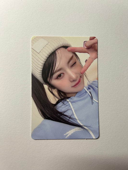 Yunjin LE SSERAFIM unforgiven weverse ver photocard