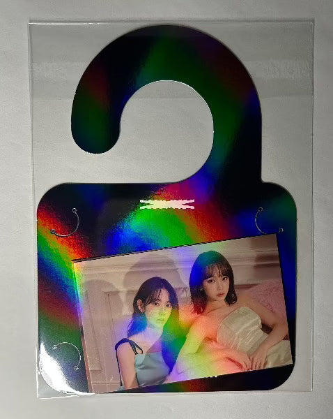 LE SSERAFIM Season's Greetings Holographic group photo and door hanger weverse